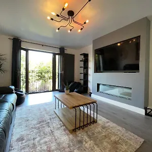  Holiday home 5 Lockside *free Private Parking* *city Centre* United Kingdom