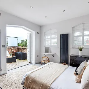  Apartment Locket - Cosy With Balcony United Kingdom