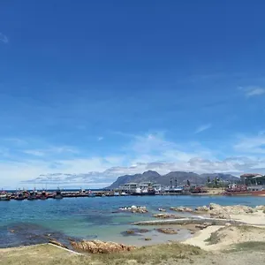Apartment Harbour Views, Kalk Bay